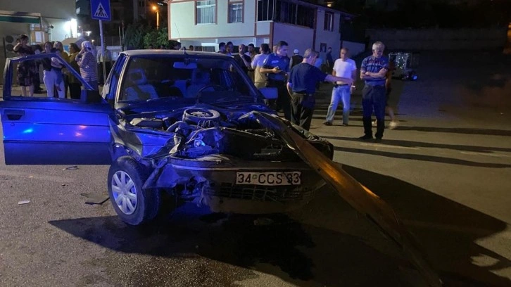 Kocaeli’de 2 otomobil çarpıştı
