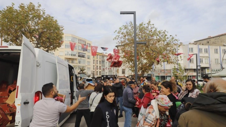 Kurtuluş gününde 'kek' izdihamı