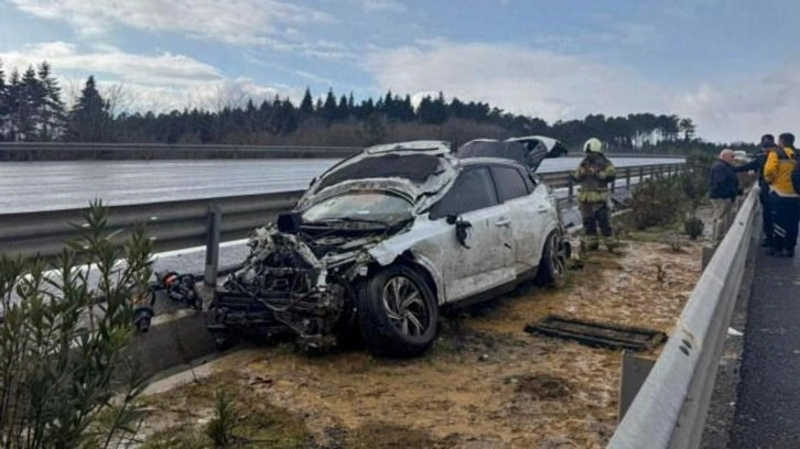 Kuzey Marmara Otoyolu'nda cip bariyerlere &ccedil;arptı: 2'si &ccedil;ocuk 7 yaralı