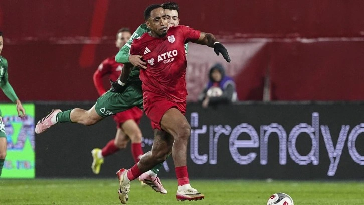 Liderlik maçına çıkmışlardı! Kritik puan kaybı zirveyi değiştirdi