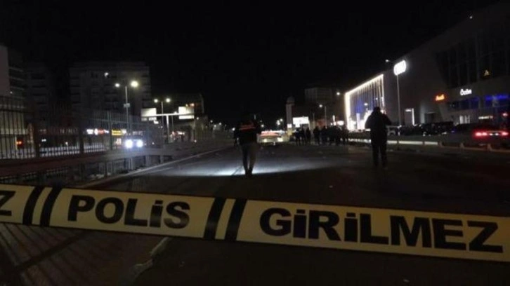 Makas atan s&uuml;r&uuml;c&uuml; can aldı! Kurye hayatını kaybetti