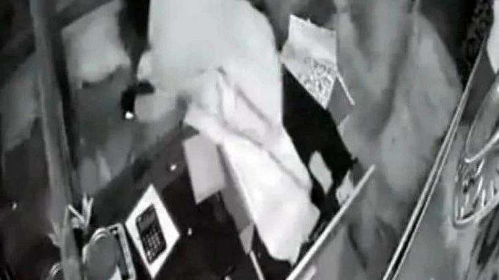 Maskeli soyguncular 1 bu&ccedil;uk milyonluk altınla kayıplara karıştı