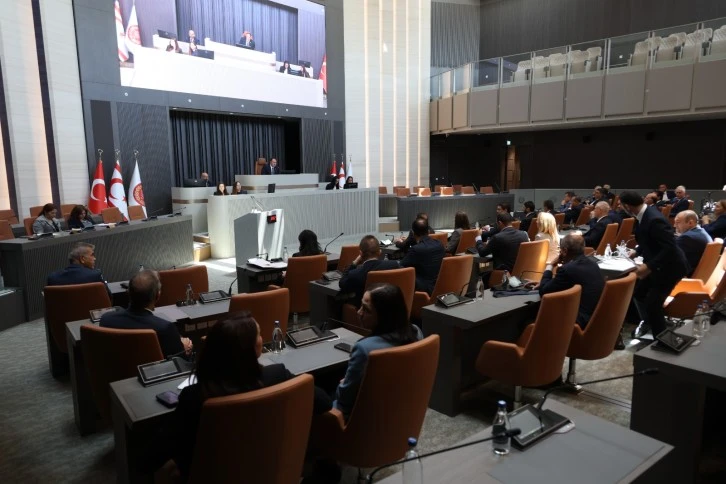 Meclis ikinci denemesinde toplandı