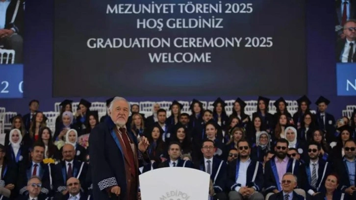 Medipol mezuniyetinde İlber Ortaylı'nın sözleri damga vurdu