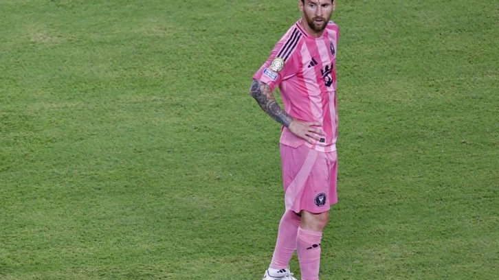 Messi'nin frikik şutundaki rahat tavırları olay oldu: Maçın önüne geçti