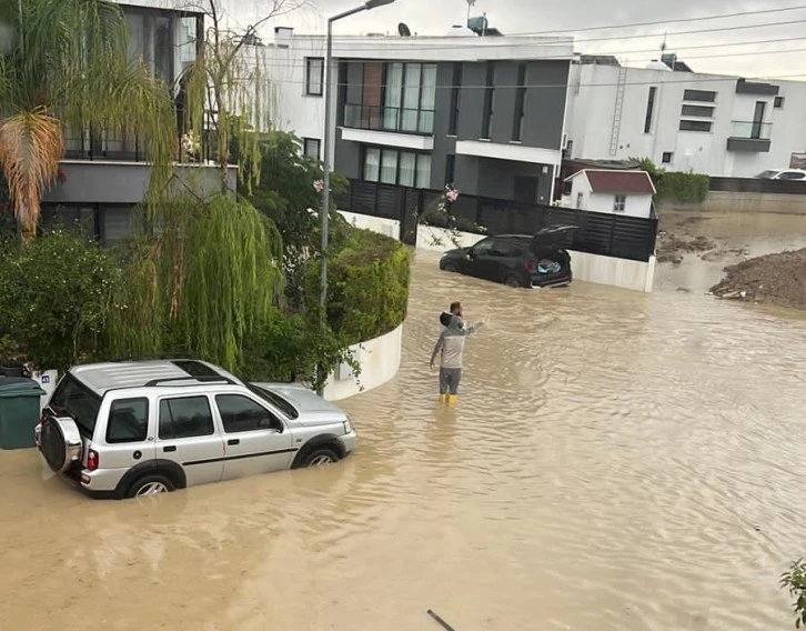  Meteoroloji yarın 17.00'ye kadar yağışların şiddetinin artacağı uyarısında bulundu