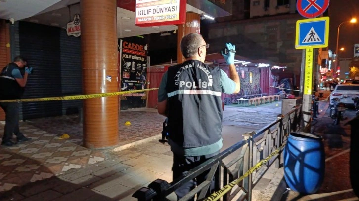Motosikletli şüphelilerden çay ocağına silahlı saldırı: 2 yaralı