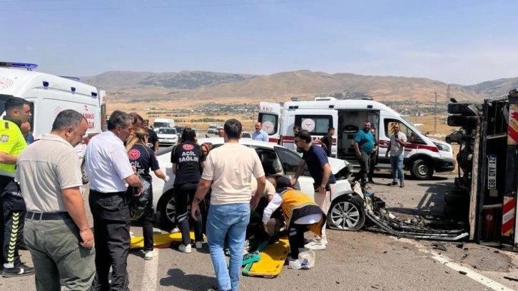 Muş-Varto yolunda feci kaza: 6 kişi yaralandı