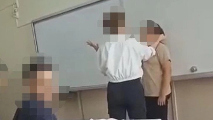 Öğretmenin kız öğrenciye sözlü ve fiziksel şiddeti kamerada!
