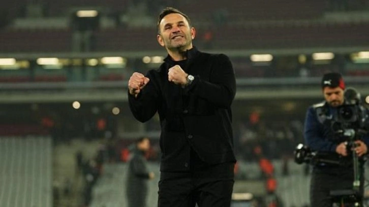 Okan Buruk, taraftarlara 3&rsquo;l&uuml; &ccedil;ektirdi