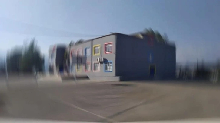 Ortaokul &ouml;ğrencisi okul m&uuml;d&uuml;r&uuml;n&uuml; t&uuml;fekle vurdu!