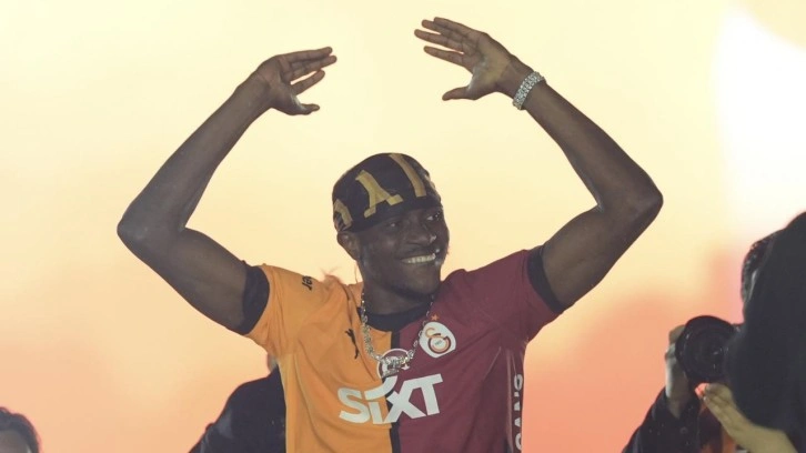 Osimhen'den kutlamalarda transfer sözleri