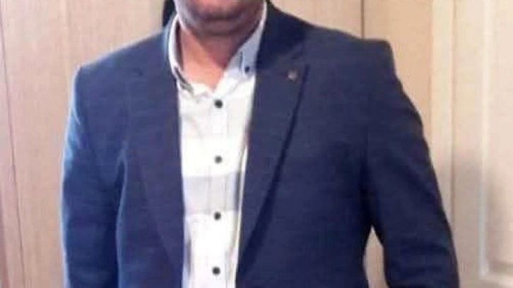 Otomobiliyle yön levhasına çapan muhtar öldü