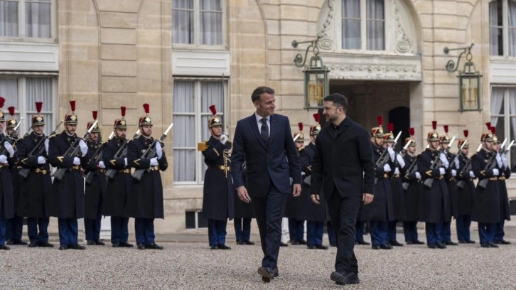 Paris'te kritik zirve! Macron ve Zelenskiy bir arada!