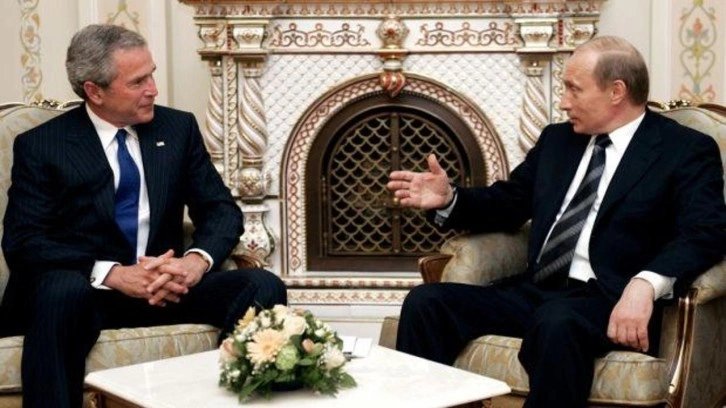 Putin ve Bush'un telefon g&ouml;r&uuml;şmeleri ortaya &ccedil;ıktı! "Emrinize amadeyim"