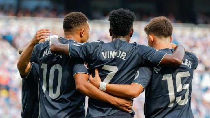Real Madrid maçında Arda Güler'i çıldırtan hareket! Takım arkadaşları hemen araya girdi