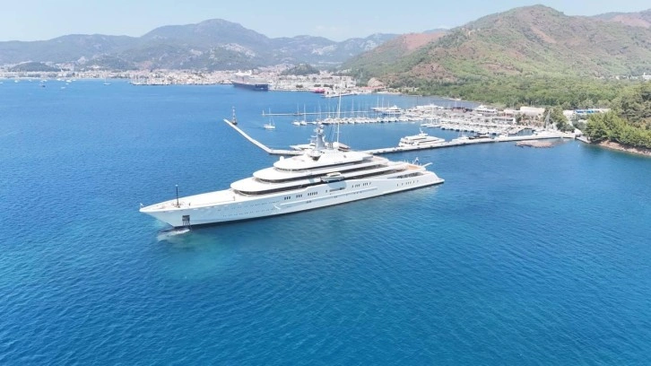 Rus milyarder Abramoviç'in yatı "Eclipse" Marmaris'ten demir aldı