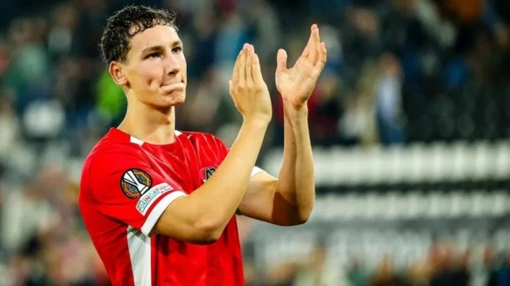Şampiyon takım efsane futbolcusunun oğlunu kadrosuna kattı!