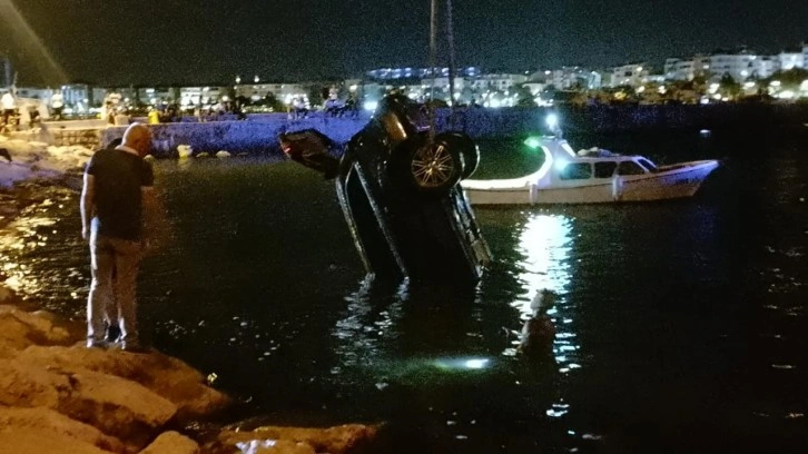Silivri'de otomobil denize düştü; içindeki kişi son anda kurtuldu