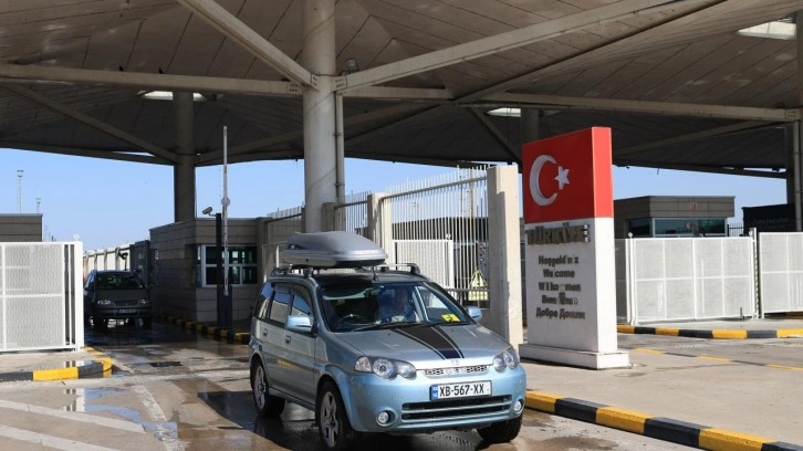 Sınırda sevinç dolu anlar! Gurbetçiler akın akın geliyor