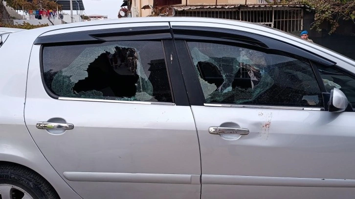 Sokak d&uuml;ğ&uuml;n&uuml;nde silahlı &ccedil;atışma!