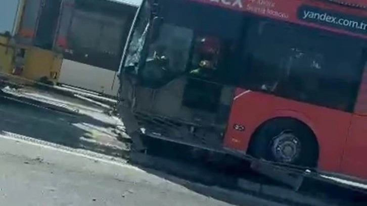 Son Dakika: Haliç Köprüsü'nde metrobüs kazası