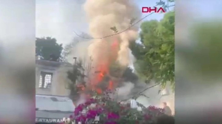 Sultanahmet Meydanı'nda bir restoranda yangın