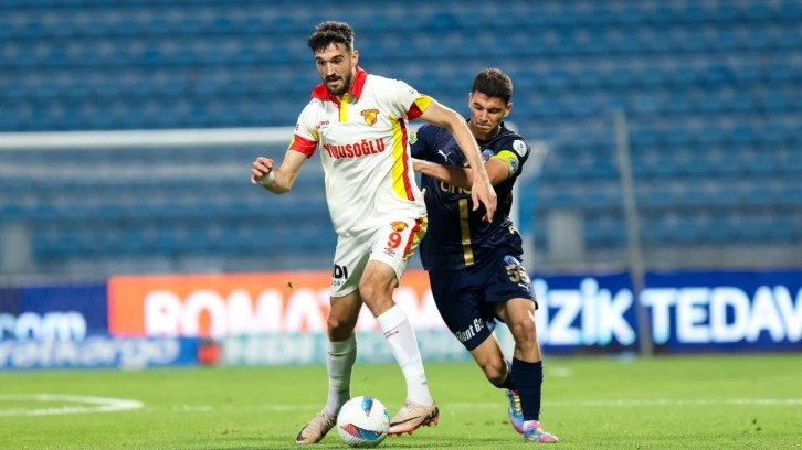 Süper Lig'in 4 yıldır gol atamayan forveti Burak Yılmaz'ın yanına gitti