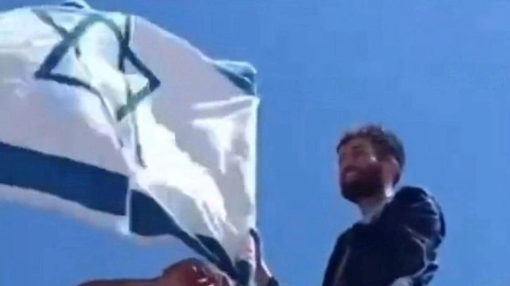 Suriye'de provokasyon devam ediyor! Süveyda'da İsrail bayrağıyla protesto