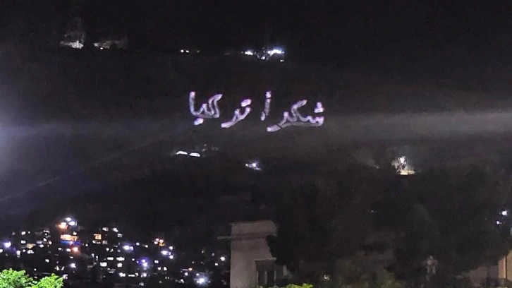 Suriye'den, Türkiye'ye anlamlı jest: Kasyun Dağı'na yansıtıldı