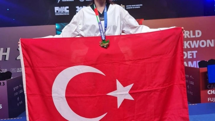 Taekwondo'da yıldızımız parladı! Sena Yılmaz dünya şampiyonu