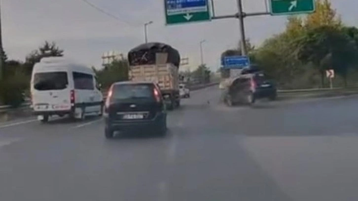Tuzla’da kaza: Şerit değiştirirken bariyerlere girdi
