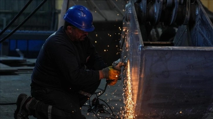 Ücretli çalışan sayısı nisanda yıllık bazda yüzde 2,4 artarak 15,7 milyon oldu