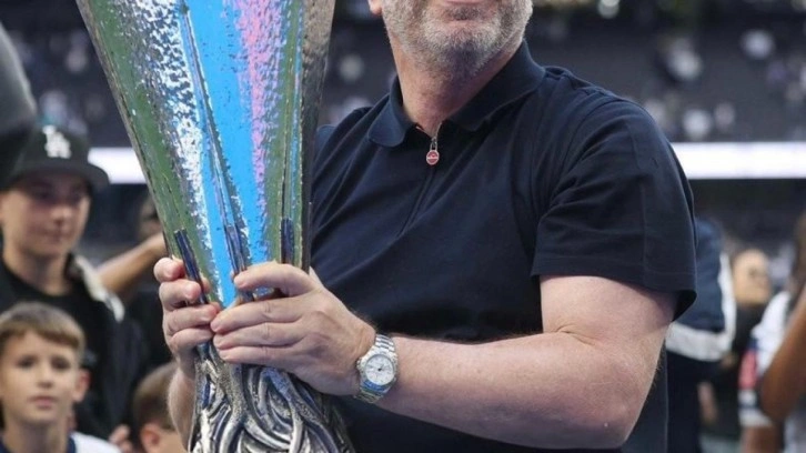 UEFA Avrupa Ligi'nde şampiyon olan hoca kovuldu