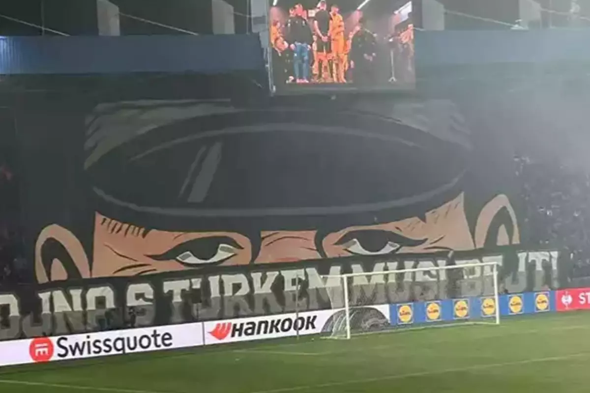 UEFA Avrupa Ligi'nde skandal koreografi: Türklerle savaş olmalı