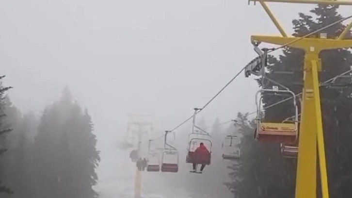 Uludağ'da kar yağışı: Beyaza büründü!
