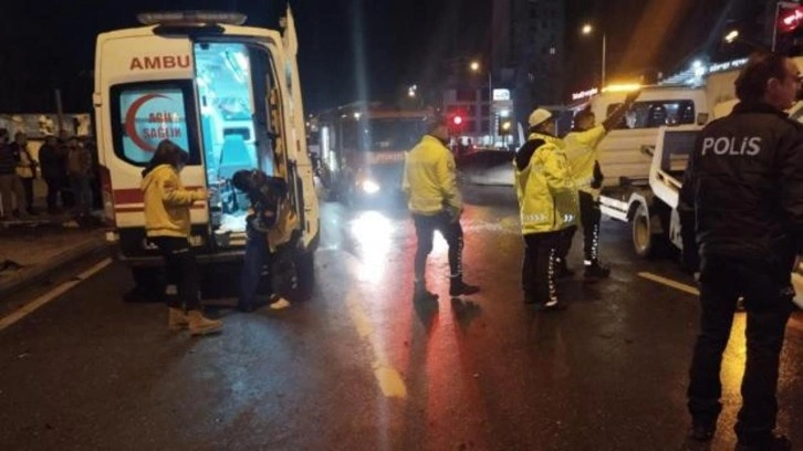 &Uuml;mraniye'de trafik kazası: 2'si ağır 3 yaralı