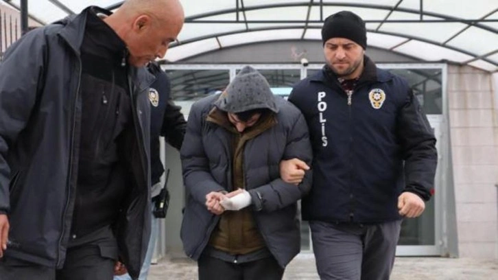 &Uuml;vey babasını bı&ccedil;akla ağır yaralayan şahıs tutuklandı