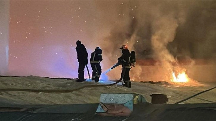 Van'da yangın! 5 iş yeri zarar g&ouml;rd&uuml;