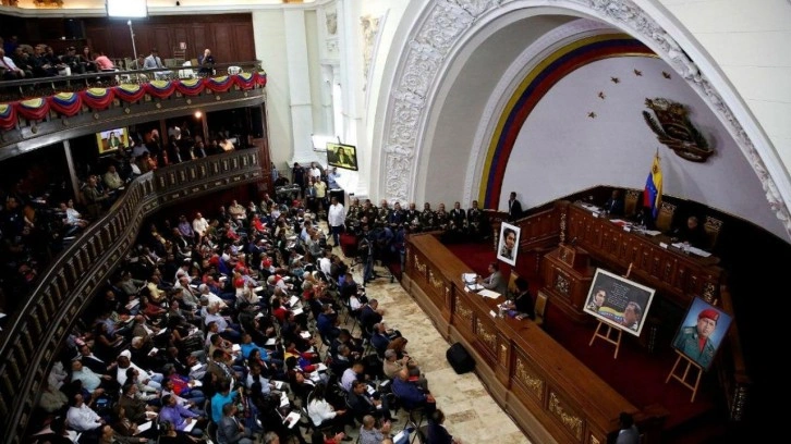 Venezuela'da iktidar partisi parlamento seçimlerinde 253 sandalye kazandı