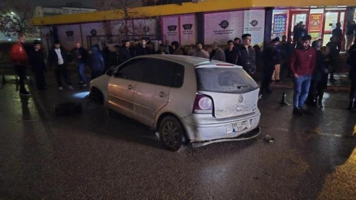 Yağış sonrası &ccedil;&ouml;ken yol kazaya neden oldu: 3 yaralı