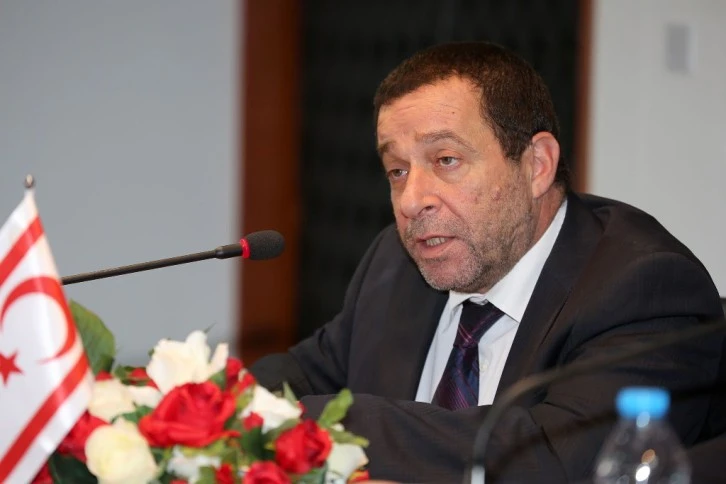 Denktaş: “Kıbrıs adası üzerinde oynanan bir oyun var”