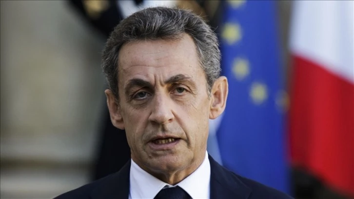 Fransa'da avukatlar, eski Cumhurbaşkanı Sarkozy'yi cezaevinde ziyarete giden bakanı şikayet etti