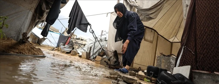 Gazze'deki hükümet: Olumsuz hava koşulları 22 bin çadırı tahrip etti 288 bin aile korunmasız durumda