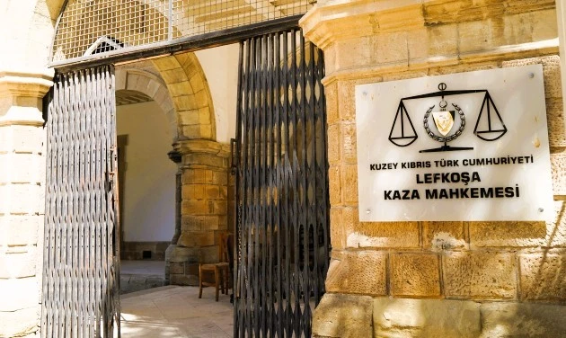  Lefkoşa&rsquo;daki silahlı saldırı soruşturması... Mahkemeye &ccedil;ıkarılan sekiz zanlı &uuml;&ccedil; g&uuml;n tutuklu kalacak