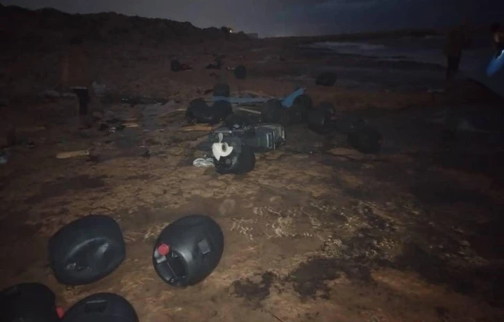 Libya açıklarında düzensiz göçmenleri taşıyan tekne battı, 18 kişi hayatını kaybetti