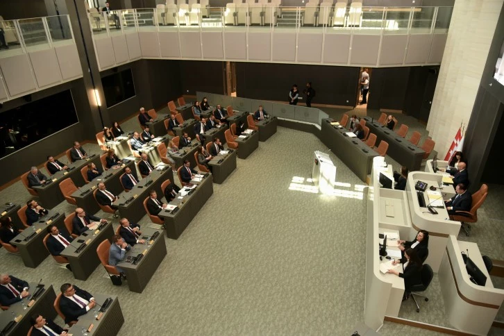 Meclis’te erken seçim tarihi tartışıldı