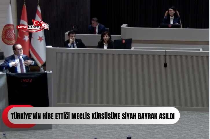 T&uuml;rkiye&rsquo;nin hibe ettiği Meclis k&uuml;rs&uuml;s&uuml;ne siyah bayrak asıldı, birleşim kapatıldı