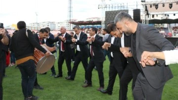 25 yıl sonra 1. Lig'e yükseldiler! Halaylarla kutladılar