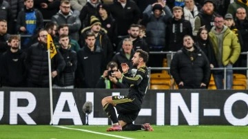 84'te yıkıldılar: Premier Lig'de 8 gol&uuml;n atıldığı ma&ccedil;tan 'beraberlik' &ccedil;ıktı